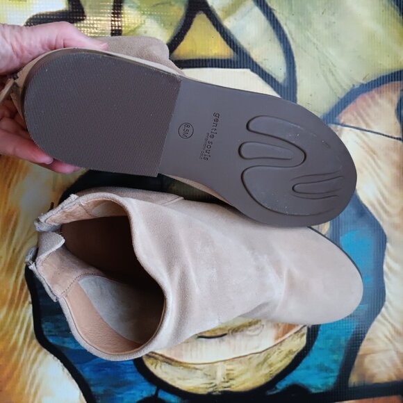 NWT Women's Tan Suede Gentle Souls Low Heel Booties - Emma Zip Bootie - Picture 10 of 11